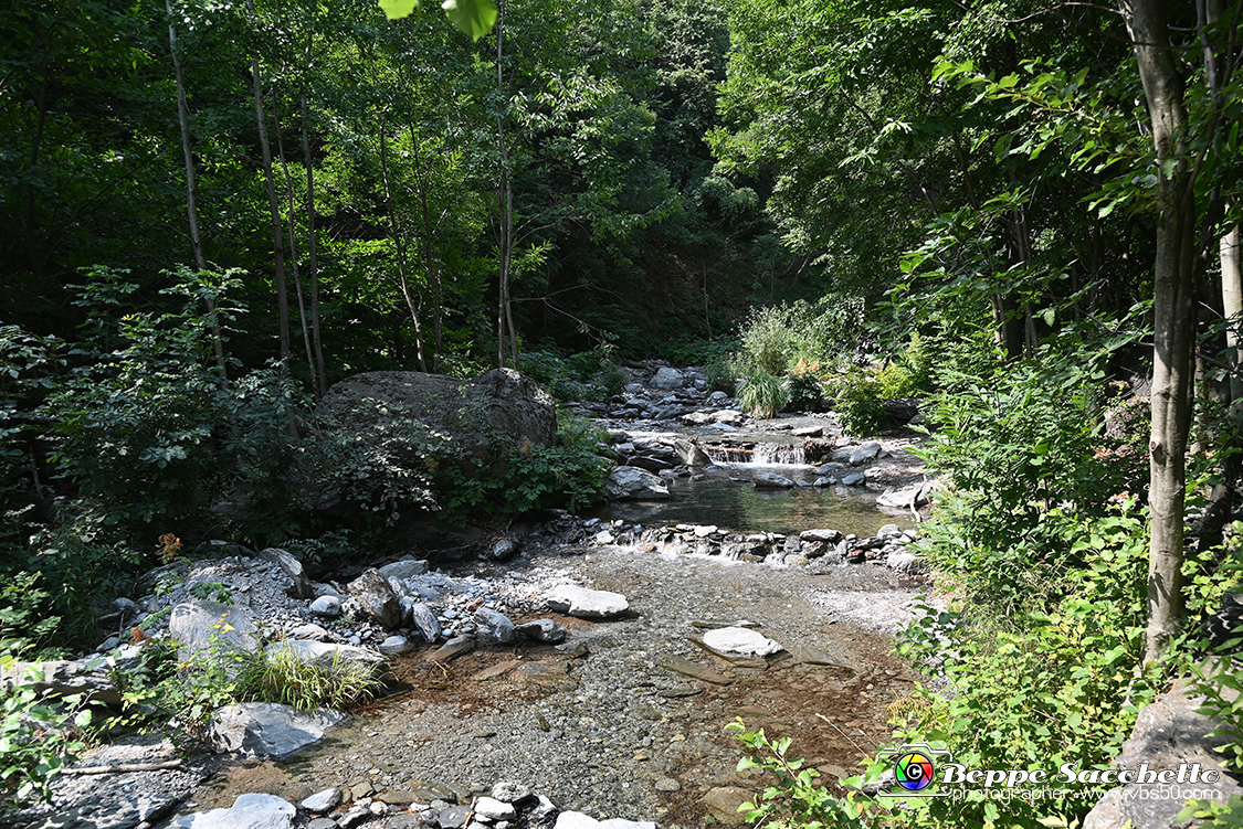 VBS_2931 - Novalesa - Abbazia. Parrocchia. Cascata del Rio Bard.jpg